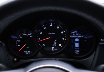 Подержанный автомобиль Porsche Macan 2019 года (12 фото)