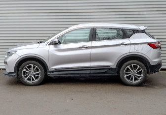 Подержанный автомобиль Geely Coolray 2022 года (8 фото)