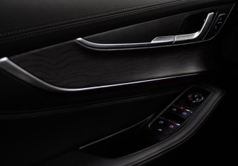 Подержанный автомобиль Exeed LX 2022 года (17 фото)