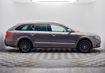 Подержанный автомобиль Skoda Superb Wagon 2014 года (6 фото)