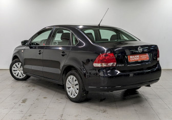 Подержанный автомобиль Volkswagen Polo Sedan 2011 года (7 фото)