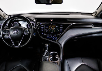 Подержанный автомобиль Toyota Camry Sedan 2020 года (11 фото)