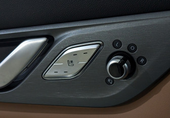 Подержанный автомобиль Changan CS95 2024 года (24 фото)