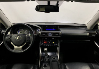 Подержанный автомобиль Lexus IS Sedan 2013 года (11 фото)