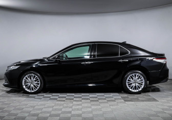 Подержанный автомобиль Toyota Camry Sedan 2020 года (8 фото)