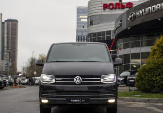 Подержанный автомобиль Volkswagen Multivan 2016 года (2 фото)