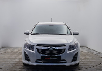Подержанный автомобиль Chevrolet Cruze Hatchback 2013 года (8 фото)