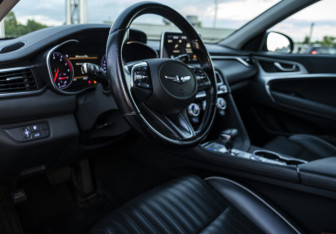 Подержанный автомобиль Genesis G70 2018 года (9 фото)