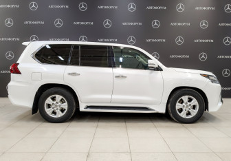 Подержанный автомобиль Lexus LX 2015 года (4 фото)