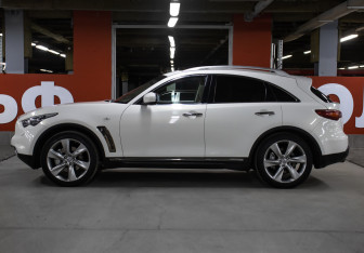 Подержанный автомобиль Infiniti FX 2012 года (8 фото)