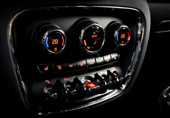 Подержанный автомобиль MINI Clubman Wagon 2021 года (26 фото)