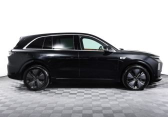 Подержанный автомобиль LiXiang L6 2024 года (4 фото)