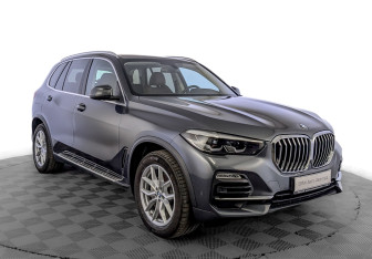 Подержанный автомобиль BMW X5 2020 года (3 фото)