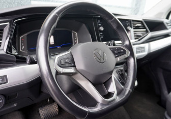 Подержанный автомобиль Volkswagen Multivan 2021 года (18 фото)