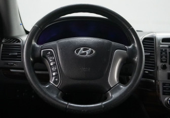 Подержанный автомобиль Hyundai Santa Fe 2010 года (14 фото)