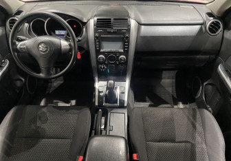 Подержанный автомобиль Suzuki Grand Vitara 2011 года (10 фото)
