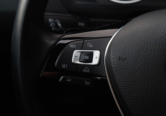 Подержанный автомобиль Volkswagen Tiguan 2017 года (22 фото)