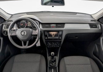 Подержанный автомобиль Skoda Rapid Liftback 2019 года (14 фото)