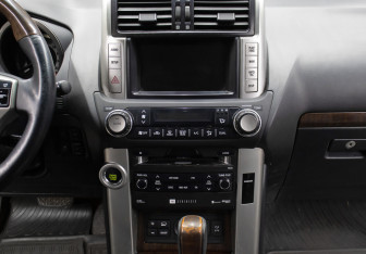 Подержанный автомобиль Toyota Land Cruiser Prado 2010 года (15 фото)