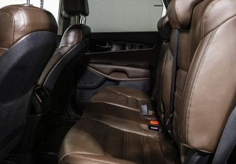 Подержанный автомобиль Kia Sorento 2017 года (13 фото)