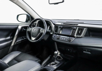 Подержанный автомобиль Toyota RAV4 2015 года (5 фото)