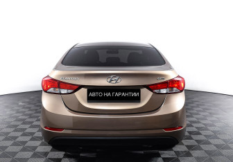 Подержанный автомобиль Hyundai Elantra Sedan 2015 года (6 фото)