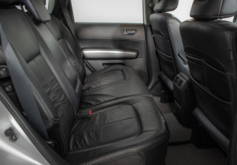 Подержанный автомобиль Nissan X-Trail 2007 года (10 фото)