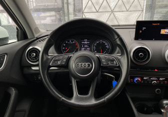 Подержанный автомобиль Audi A3 Sedan 2017 года (14 фото)