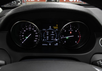 Подержанный автомобиль Land Rover Discovery Sport 2019 года (13 фото)