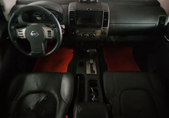 Подержанный автомобиль Nissan Navara (Frontier) 2008 года (9 фото)