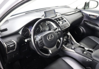 Подержанный автомобиль Lexus NX 2015 года (9 фото)
