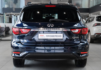 Подержанный автомобиль Infiniti QX60 2017 года (5 фото)