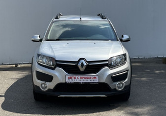 Подержанный автомобиль Renault Sandero 2016 года (2 фото)