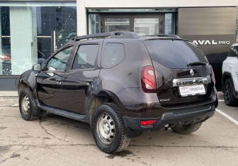Подержанный автомобиль Renault Duster 2016 года (7 фото)