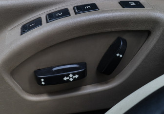 Подержанный автомобиль Volvo XC60 2010 года (13 фото)