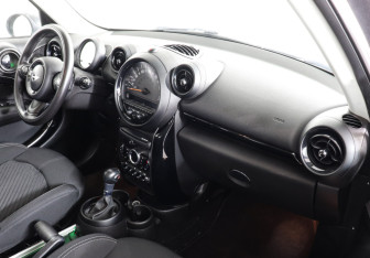 Подержанный автомобиль MINI Countryman 2016 года (10 фото)