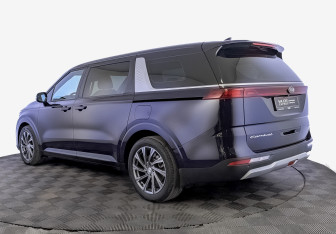 Подержанный автомобиль Kia Carnival 2021 года (7 фото)