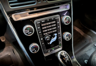 Подержанный автомобиль Volvo XC60 2017 года (24 фото)