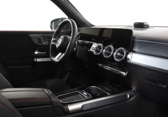Подержанный автомобиль Mercedes-Benz GLB 2024 года (9 фото)