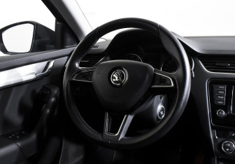 Подержанный автомобиль Skoda Octavia Liftback 2015 года (11 фото)