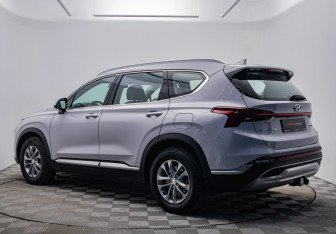 Подержанный автомобиль Hyundai Santa Fe 2022 года (3 фото)