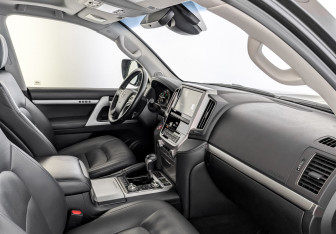 Подержанный автомобиль Toyota Land Cruiser Suv 2019 года (11 фото)