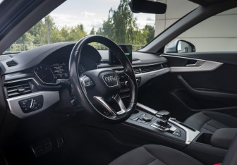 Подержанный автомобиль Audi A4 Sedan 2016 года (9 фото)