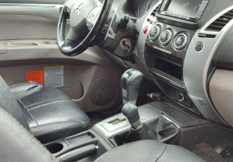 Подержанный автомобиль Mitsubishi Pajero Sport 2014 года (9 фото)