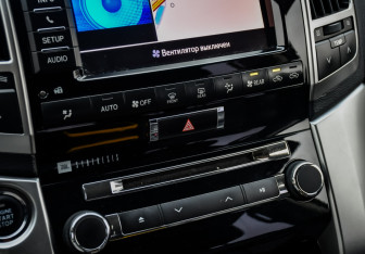 Подержанный автомобиль Toyota Land Cruiser Suv 2012 года (19 фото)