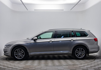 Подержанный автомобиль Volkswagen Passat Wagon 2017 года (8 фото)