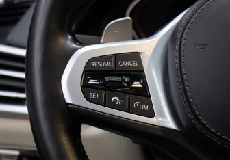 Подержанный автомобиль BMW X7 2021 года (22 фото)