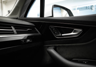 Подержанный автомобиль Audi Q7 2019 года (23 фото)