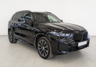 Подержанный автомобиль BMW X5 2023 года (3 фото)