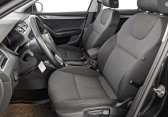 Подержанный автомобиль Skoda Octavia Liftback 2020 года (20 фото)